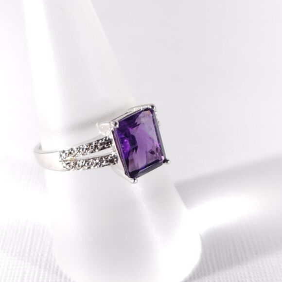 Amethyst Emerald Cut 2.1 Carats Size 7 - Picture 6 of 8